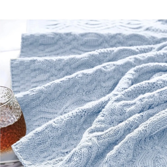 Aormenzy Blue braided blanket, soft and warm for sofa, bed, 50 x 60 inch - Picture 4 of 4